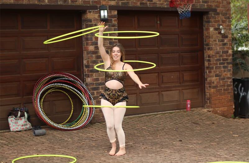 UK performer spins her way into SA children’s hearts