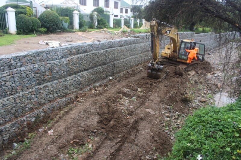 What was meant to be a short-term riverbank protection project at Fairland Estate has been repeatedly interrupted by delays and stop-start work, pushing completion far past its original deadline and leaving residents increasingly exposed during the rainy season.