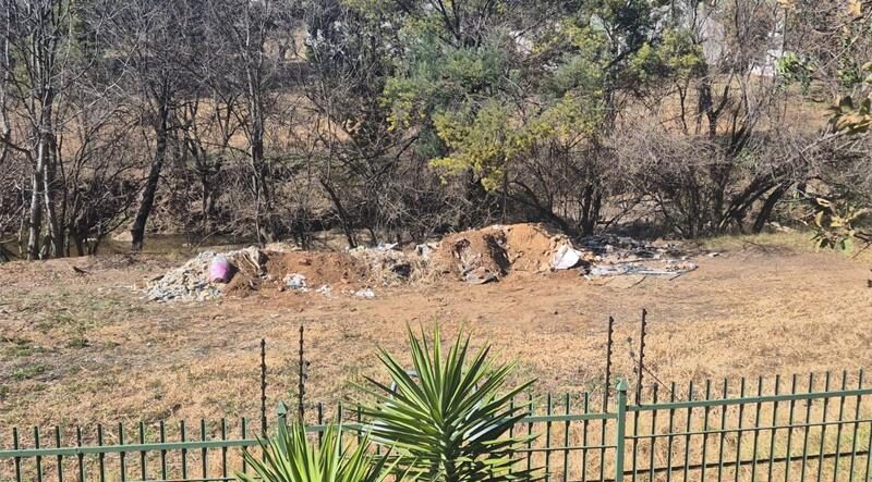After weeks of concern over illegal dumping along the Braamfontein Spruit, Paulshof residents are praising Johannesburg City Parks and Zoo for acting quickly to begin clearing the site, while calling for long-term measures to protect the popular green space.