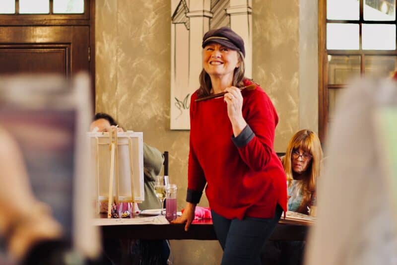 After a business career, Renette de Munnik picked up a paintbrush later in life. Today, her artwork hangs in homes across the world, and she's inspiring others to discover their own creativity.