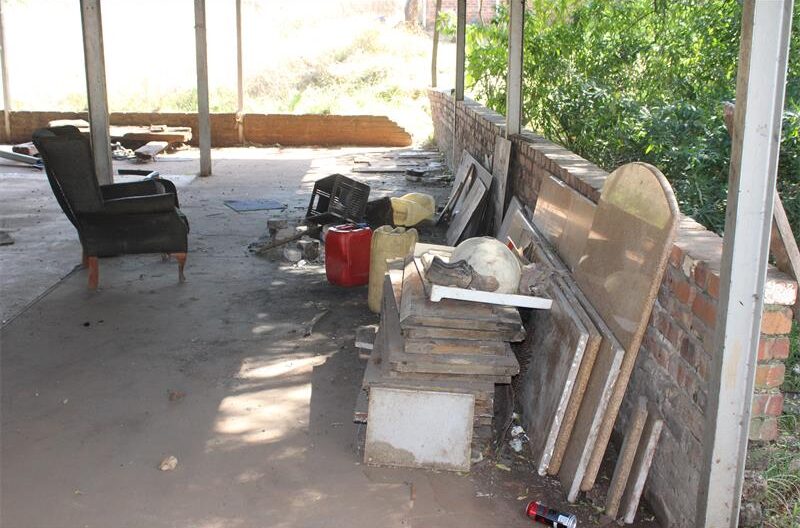A decades-old structure inside Alberts Farm remains occupied by caretakers as frustration grows over the city's lack of action.