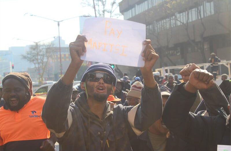 Councillors Marilyn Smouse and Kyle Jacobs are calling on Johannesburg Water for answers after Mapitsi Civil Works contractors downed tools in protest over non-payment on the Hursthill 2 reservoir rehabilitation works.