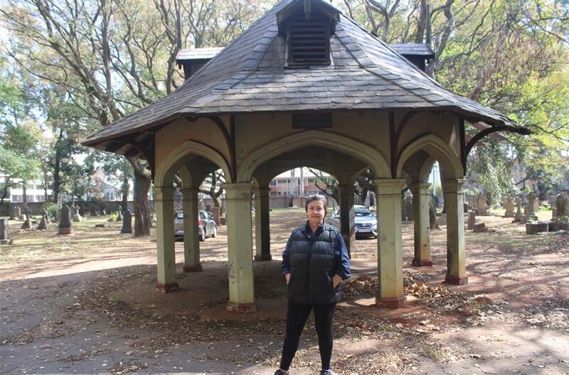 With restoration costs initially topping R300 000, Friends of Johannesburg Cemeteries are appealing for donations to help give Braamfontein’s historic Coffin Rest a new lease on life.