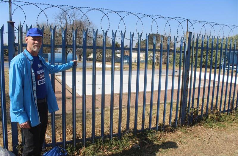 Ward 86 councillor Chantelle Shawe says she remains hopeful the Albertskroon swimming pool can reopen, but doubts repairs will be completed by the proposed date.