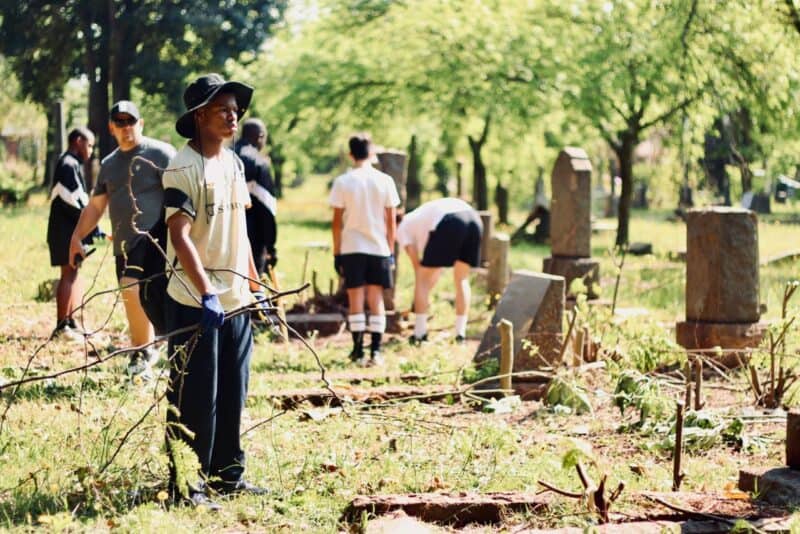 Armed with garden tools, 60 learners joined Friends of Johannesburg Cemeteries to clear overgrown vegetation and restore neglected graves in Johannesburg.