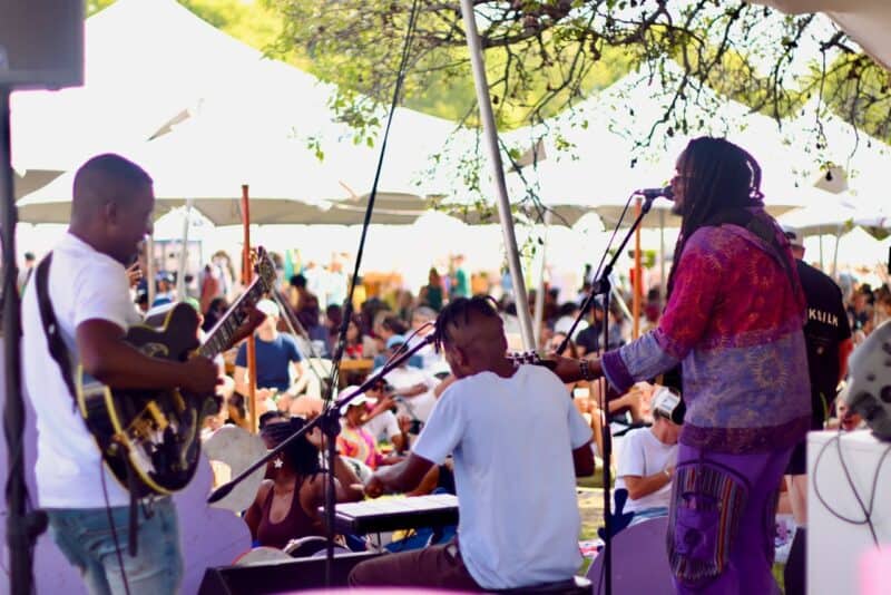 Live music, local stalls, and outdoor activities drew friends, families, and pets to Emmarentia for a weekend of spring celebrations.