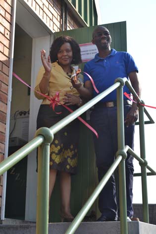 Hospital manager Thamela Ngcobo and board chairman Thulani Khuluse open the bank. 