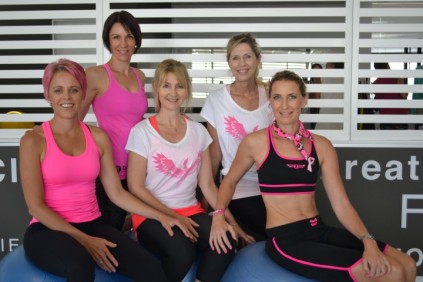 1. At the class (back, standing) Natasja Barnard, Sharon van Straaten and (front, seated) Kerry Zedde, Jane Law and Lucy Kewley.