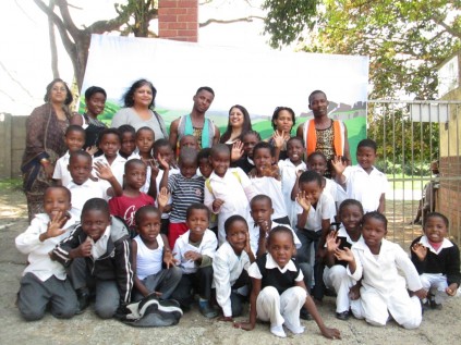 R.A. Padayachee Primary pupils and teachers with Ballito librarians and Ignite Africa performers.