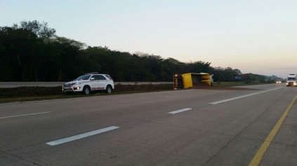 The fast lane is obstructed.  Photo: IPSS Medical Rescue