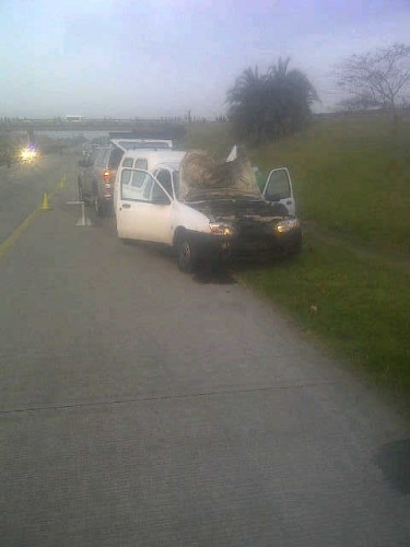 The accident scene on the N2 this morning. Photo: Sly - Umhlali Breakdown Services.