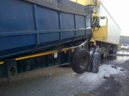 Rob Byrne @TrafficSA tweeted this photo of the accident this morning.