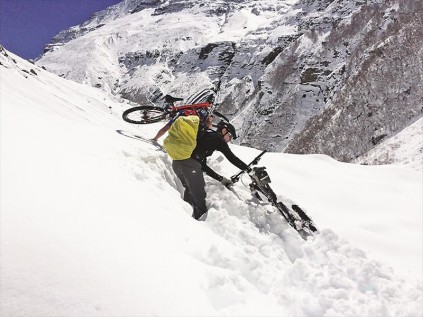 Struggling through the snow - and pushing a bike!