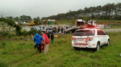 Rescue workers remove the wreckage. Photo: IPSS Medical Rescue