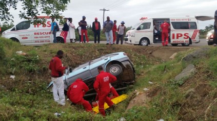 Paramedics arrive at the scene. Photo: IPSS Medical Rescue