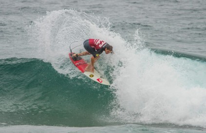 Jaco Kapp hits the wave for first place. Photo: Mandy Cottrell.