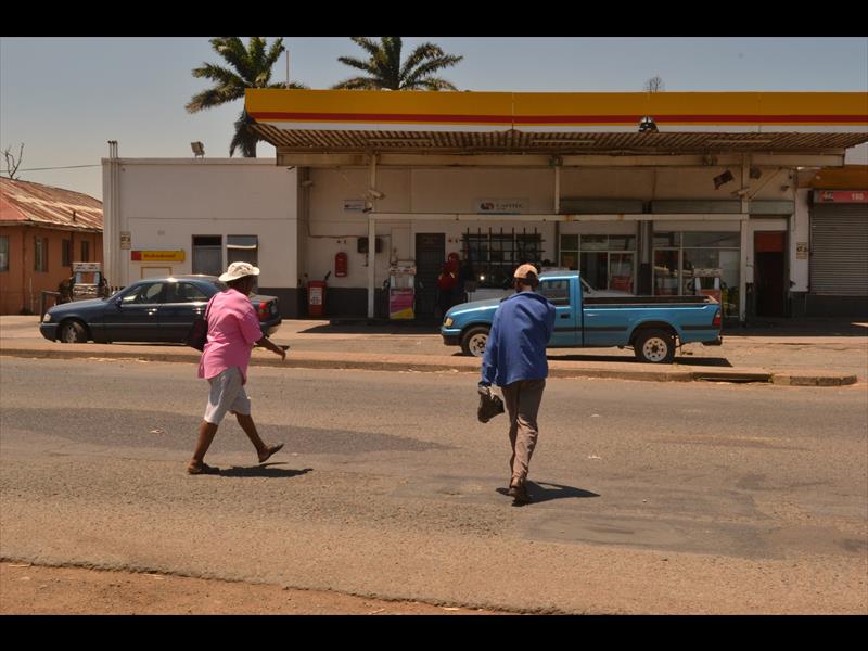 Residents crossing R102 in Shakaskraal where speed humps are needed.