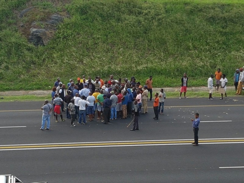 Taxi drivers protesting about delays in permit issue.