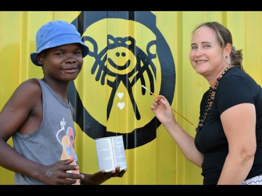 Siyabonga helping Lynne Griffin add the finishing touches to the container.