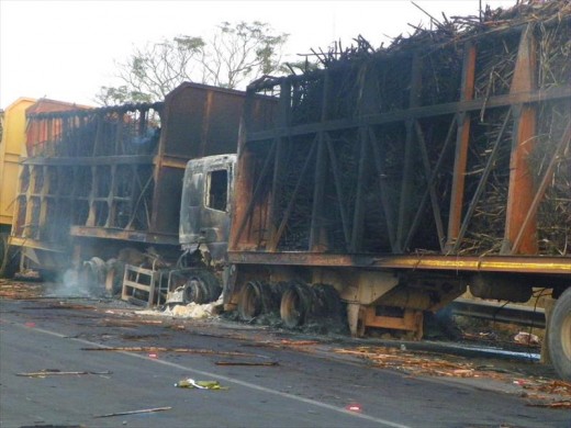The shells of the vehicles on the R102 outside KwaDukuza at Ntshaweni. Photo: Natalie Bergstrom