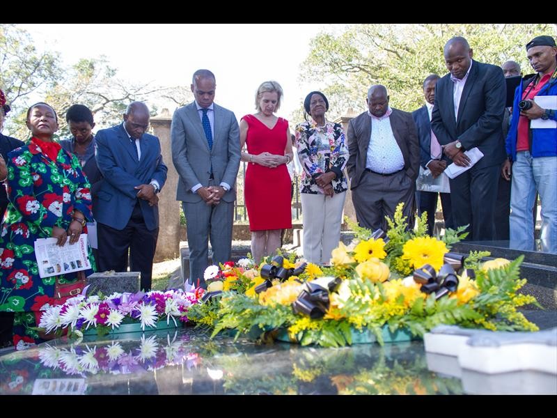 Daughter of former US Senator Robert Kennedy, Kerry Kennedy (in red) and daughter of the Chief Luthuli ,Albertina Luthuli ( R),officials from the US Consulate and members of the Luthuli family lay wreaths as a mark of respect at the gravesite of the late Chief Albert Luthuli Museum in Groutvile. Photo: Luthuli Museum