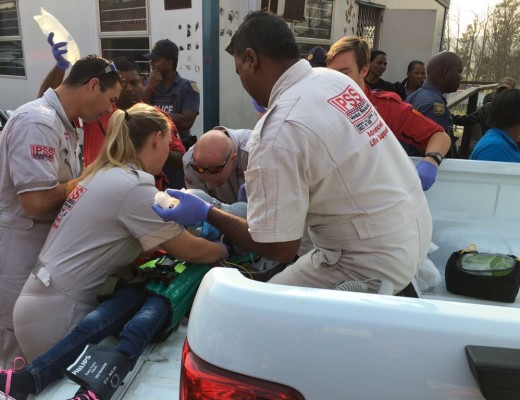 IPSS Medical Rescue's paramedics treating the little girl at Shakaskraal clinic. Photo:IPSS Medical Rescue