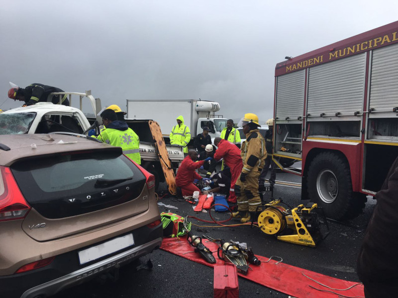 Mandeni and KwaDukuza fire departments had to extricate passengers. Photo: IPSS Medical Rescue
