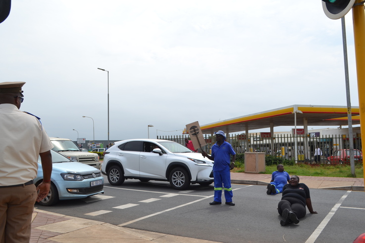 KDM workers stopped traffic at the Lifestyle intersection.