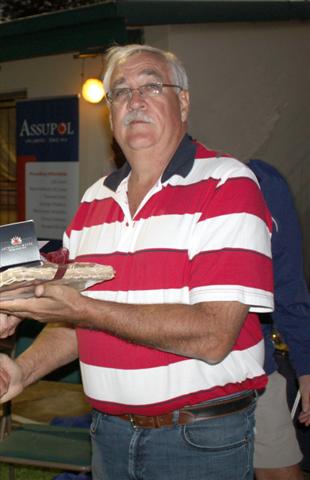 Gert Wessels, bekende sakeman en direkteur van die Blou Bulle-maatskappy, is inderhaas deur die Louis Nel-ondersteueners as teenstander vir Willem Strauss vir die pos van visepresident by die Blou Bulle rugby-unie genomineer, maar na dramatiese verwikkelinge is hulle uiteindelik albei as visepresidente gekies.