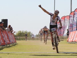 Martien Venter (Hoërskool Menlopark) winning the Junior Men Category.