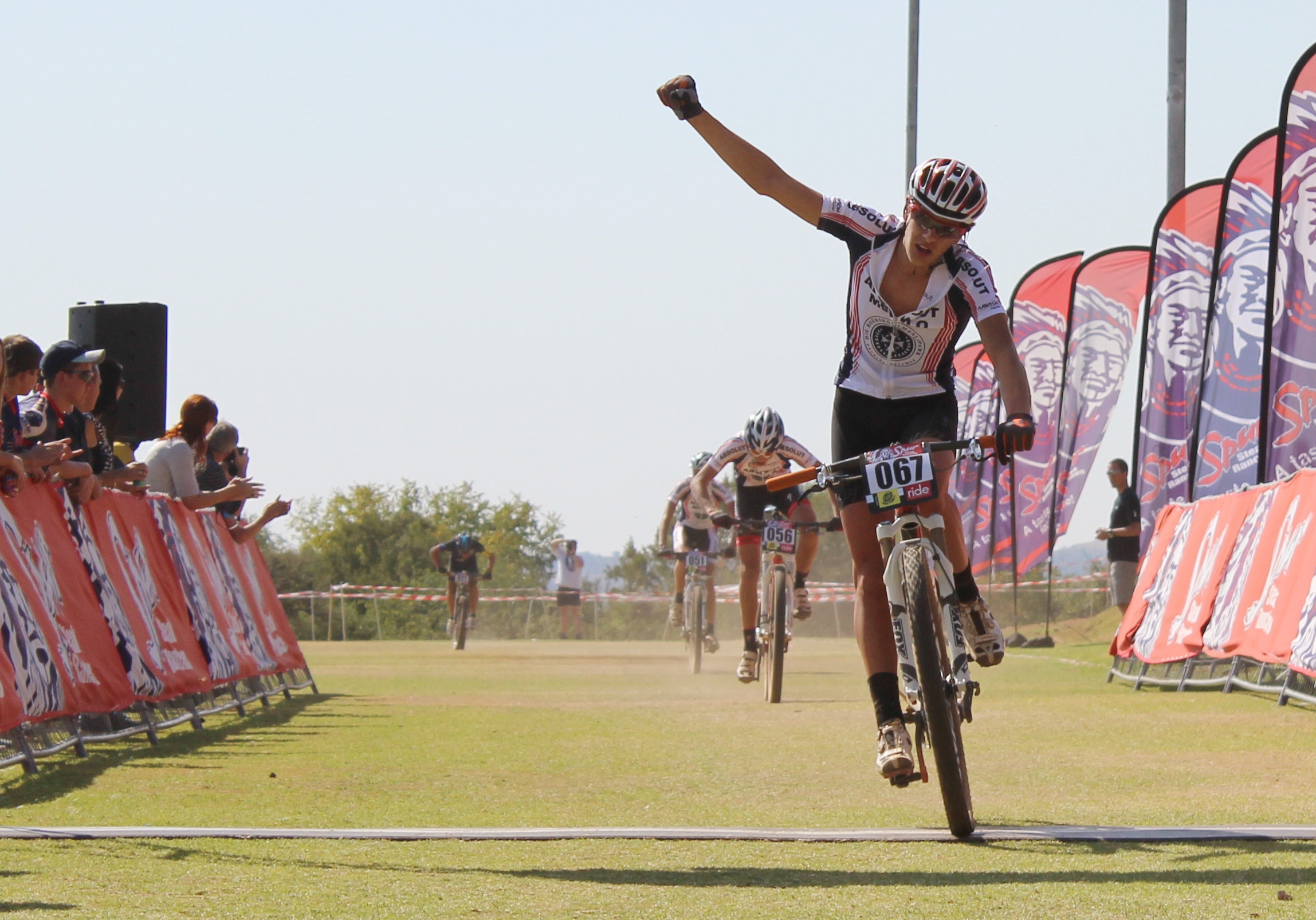 Martien Venter (Hoërskool Menlopark) winning the Junior Men Category.