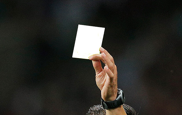 Trọng tài rút "thẻ trắng" đầu tiên trong lịch sử bóng đá 3 White Card review system returns for Varsity Cup semi-finals | Rekord
