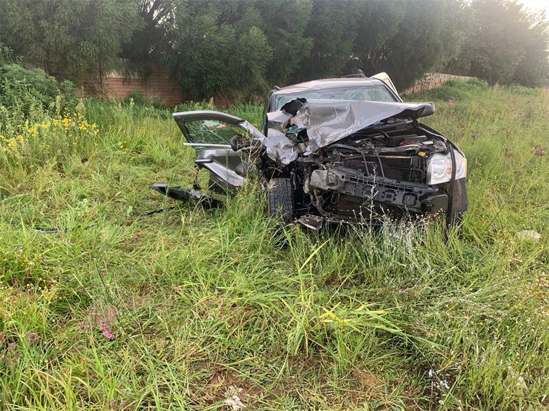 Man cut free from wreckage in Rooihuiskraal crash