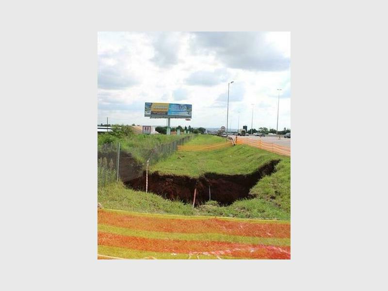One lane open on N1 around sinkhole as repair work undertaken