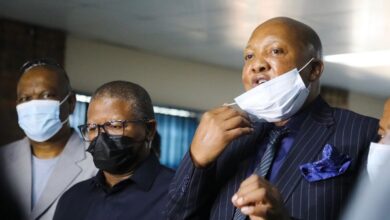 Licencing centres to reopen - despite violent protests