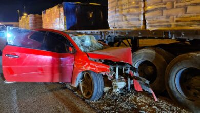 Woman critical after R21 crash