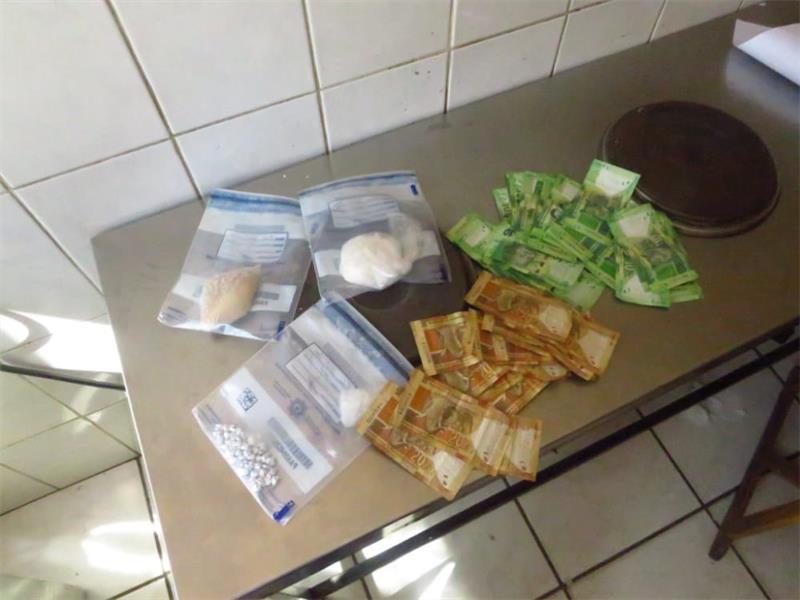Police arrest three women for dealing in drugs