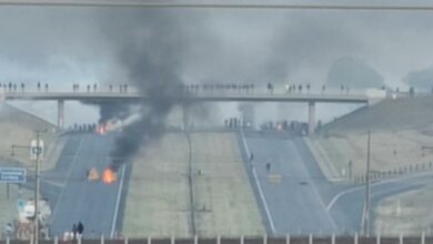 R104 road and N4 highway at Donkerhoek blocked by angry protesters