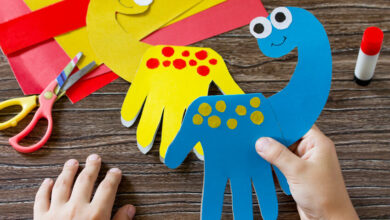Help your child create a handprint dinosaur