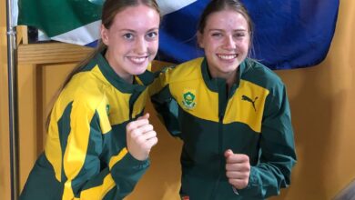 Li-Marie Dekker (links) en Wiepke Schoeman (regs) van Hoërskool Zwartkop, gaan Suid-Afrika eerskomende naweek by die landloop wêreldkampioenskap verteenwoordig. Foto: Hoërskool Zwartkop