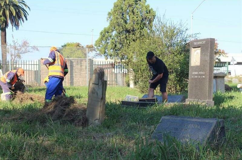 FAK en AfriForum loods opvolgprojekte by Heldeakker-begraafplaas