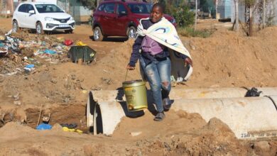 Itumeleng Manne crossing a bridge in Mountain View, Skierlik.