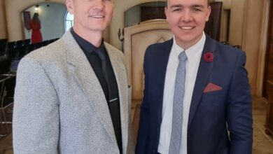 Plaaslike kunstenaar se nuwe enkelsnit huldeblyk vir pa’s