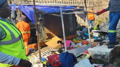 The TMPD team and metro waste removal worked effectively to remove the structures.