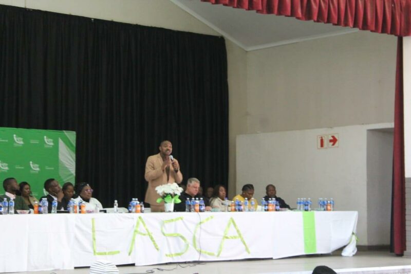 Cllr Mncedi Ndzwanana addressing residents. Photo: supplied.