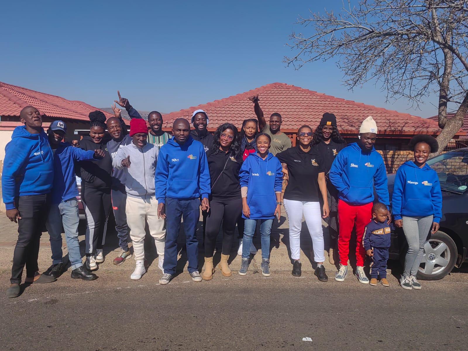 Pheli Spinners donating to Mahlahle primary school. Photo: supplied.