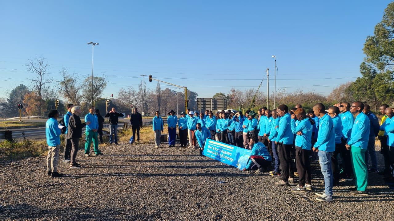 Volunteers tackle blue carbon emissions in the Hennops River