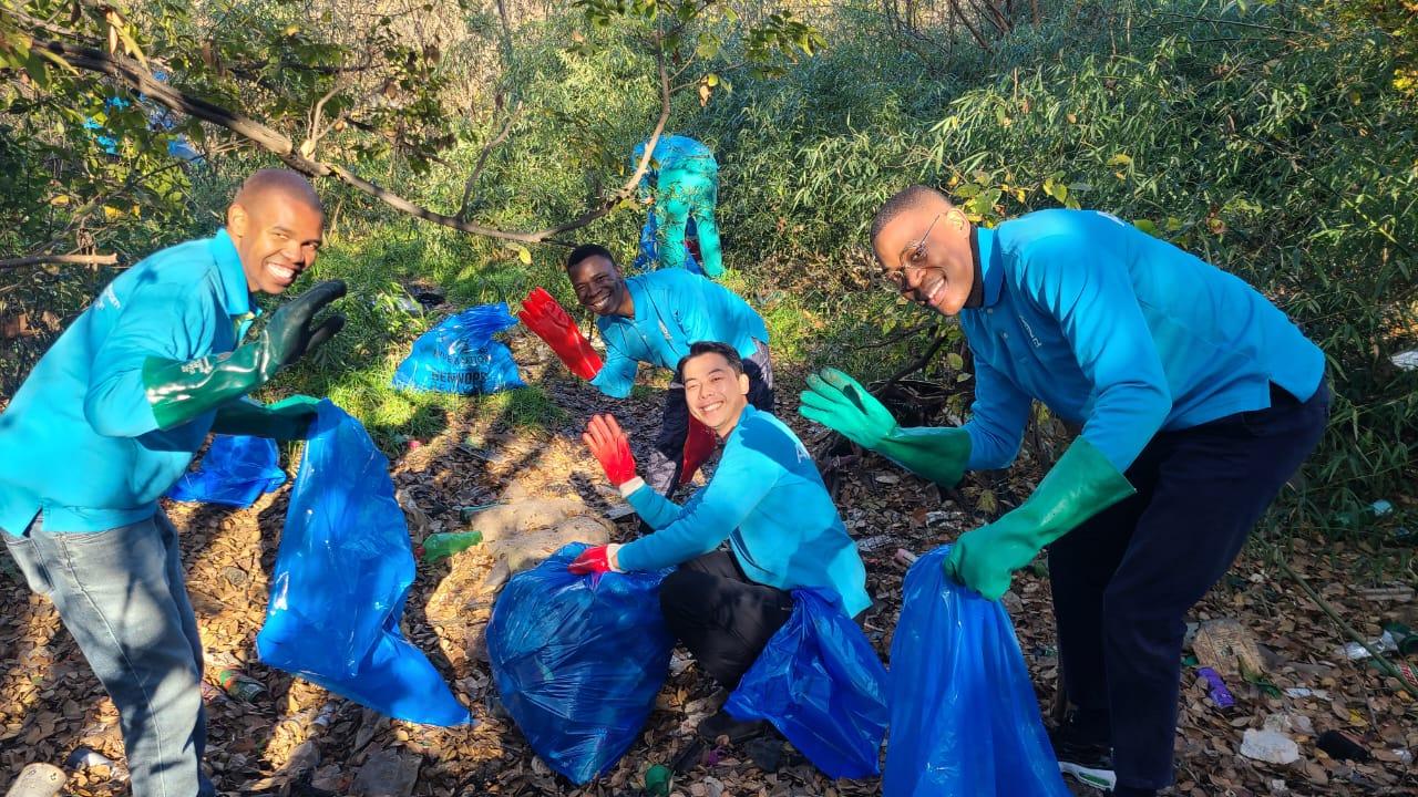 Volunteers tackle blue carbon emissions in the Hennops River