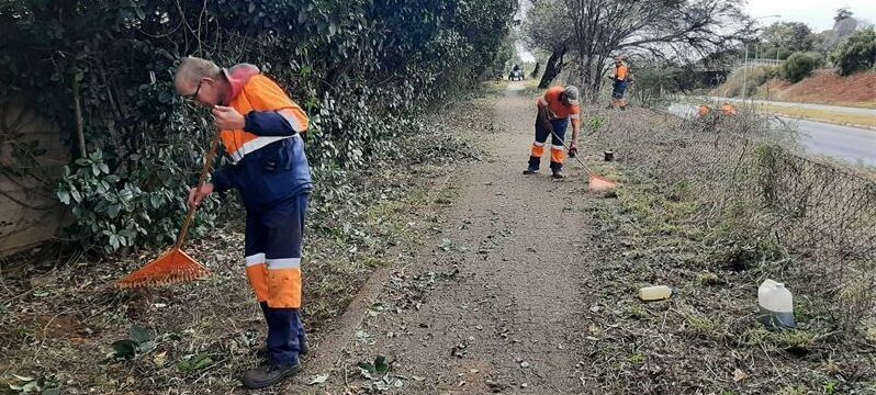 Kloofsig embankment cleared for a safer neighbourhood Kloofsig embankment cleared for a safer neighbourhood