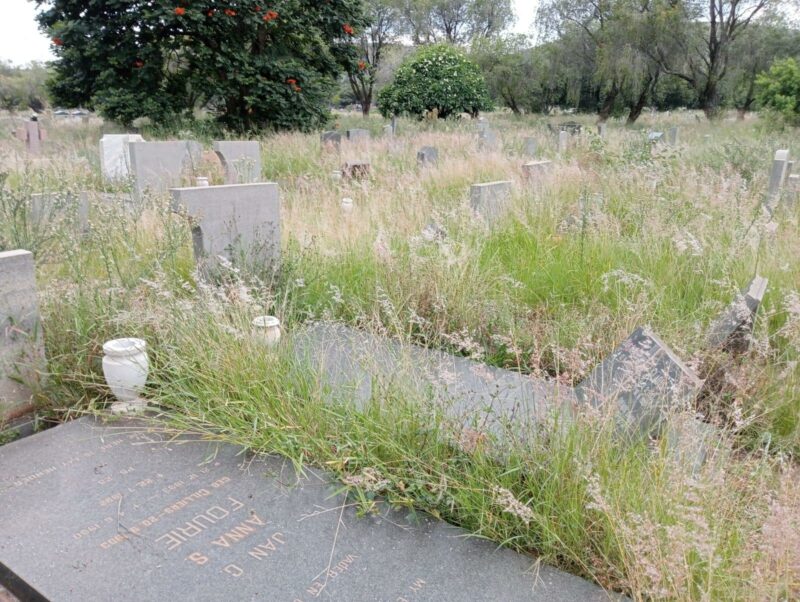 Metro was hande in onskuld oor begraafplaaschaos Rekord